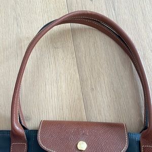 Longchamp Le Pliage Large Grey Tote
Gold Tone Hardware
Height 11.5"
Width 12.25"